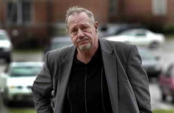 Ceasers Atlantic City onu ek zerinde oynamaktan dava etti ve ardndan kars Jack&#8217;i boad. Bununla da kalmyor Whittaker&#8217;n hikayesi. Torununun erkek arkada, Whittaker&#8217;n evinde l bulundu. Haftalk 2100 dolar verdii torunu da bu olaydan birka ay sonra ar doz uyuturucu kullanarak baka bir yerde l bulundu. Whittaker&#8217;n kz o yl iinde bilinmeyen bir sebepten dolay ld. Tm hayat yklm olan Whittaker; &#8220;keke o bilet elime getiinde yrtp atsaydm&#8221; diyor.