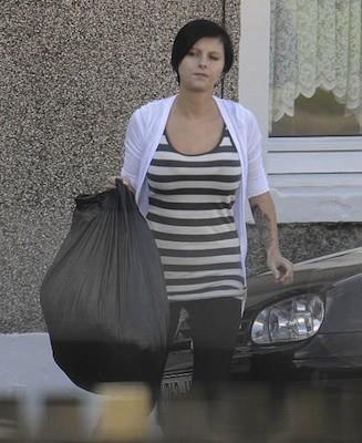 Tm parasn kyafete, partilere ve silikon yaptrmaya harcad Bir zamanlar dnyann en ansl genci olan 16 yandaki Callie Rogers, piyangodan 1,6 milyon Sterlin kazand.