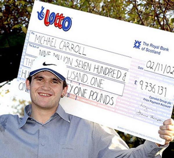 Tm parasn kadnlara harcad Milyon dolarlar nasl pe atlr? Bunu Michael Carroll&#8217;den renebiliriz. 2002 ylnda 26 yanda yaklak 15 milyon dolar kazanan bu adam u sralar eski ii ple dnmeye alyor.