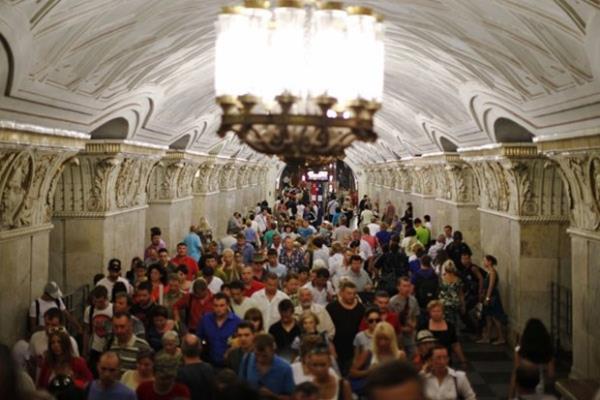 Gnde 9 milyon yolcu Moskova metrosuyla seyahat ediyor. Bu Londra ve New York metrolarnn gnlk toplam yolcu saysndan fazla.