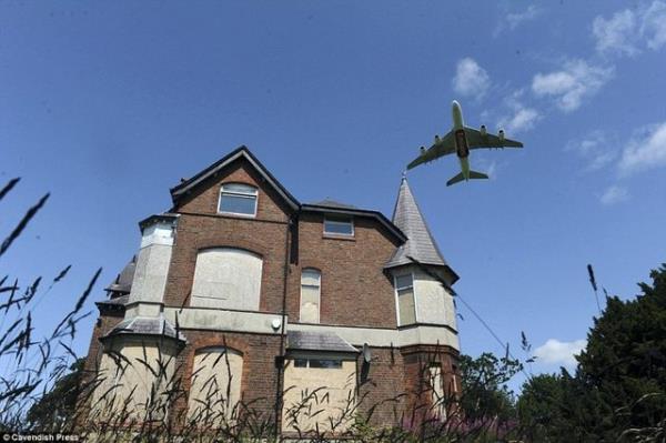 Btn bu zellikler ve George Mallory'nin da akyla hayatn kaybetmesi zerine Manchester Havayollar gemii zerine evin nemli olma potansiyelinin olduunu ifade etti.
