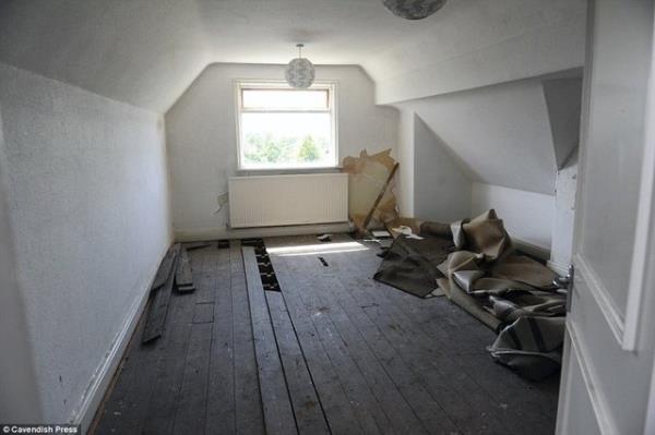 Konak iindeki 10 yatak odas, 5 bany, misafir odas, yemek odas ve oturma odas artk kullanlacak durumda olmadndan ciddi bir masraf yaplmas gerektii belirtiliyor.