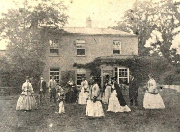 1873 ylnda sava sonras konaa yerleen Mallory ailesinin evin nnde bu fotoraf ektirdi.