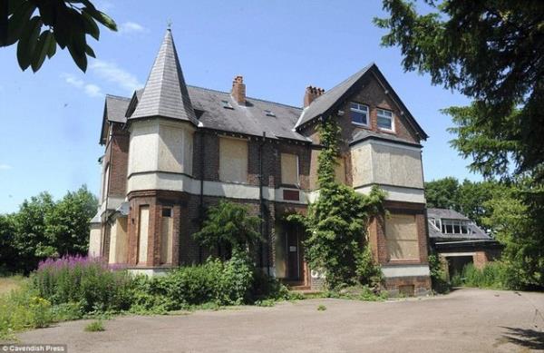 Everest'in zirvesine ilk kez trmanan ekibin banda olan George Mallory'nin yaad yer olan Victoria Kona harabeye dnt.