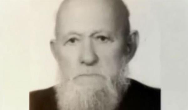 Babas Ahmet Erdoan, annesi Tenzile Erdoan.