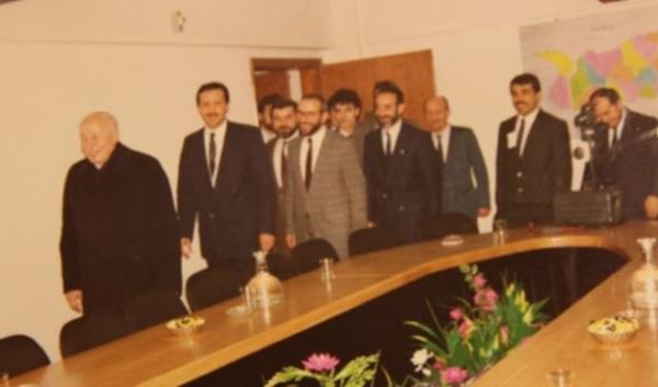1976 ylnda Milli Selamet Partisi Beyolu le Genlik Kolu Bakanl'na ve ayn yl MSP stanbul l Genlik Kollar Bakanl'na seildi.