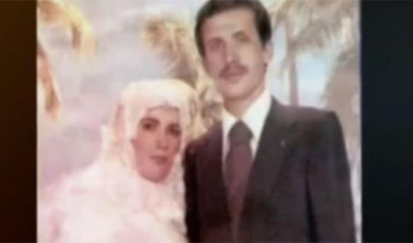 04 Temmuz 1978 Eitim, siyaset, ticaret ve sosyal hayattaki erken yata gelen baarlarn evlilikle talandrd.