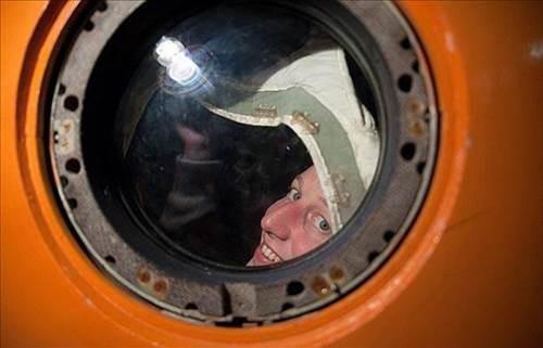 Kzl Gezegen?de kurulmas hedeflenen koloni iin ilk etapta 40 kiinin gnderilmesi planlanyor. Gnlllk esasyla koloniye yerleimci arayan Danimarkal Mars One irketine bugne kadar 100 bin kii bavurdu.