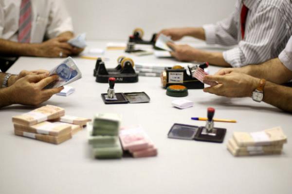 Al plaka kapl tayn levha veya camyn ile duvarlar iten hzl ve ekonomik ekilde yaltlabilir.