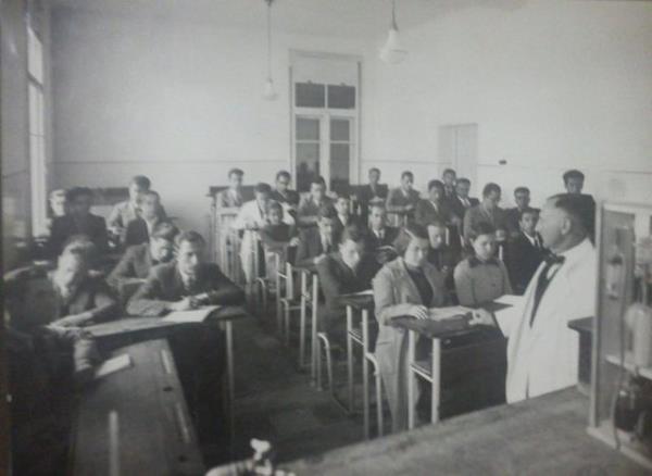 Leibzig niversitesi'nden Alman Prof. Dr. Friedrich Falke'nin rektr olarak atand Yksek Ziraat Enstits, Alman profesrler ve Trk asistanlarla eitim vermeye balad