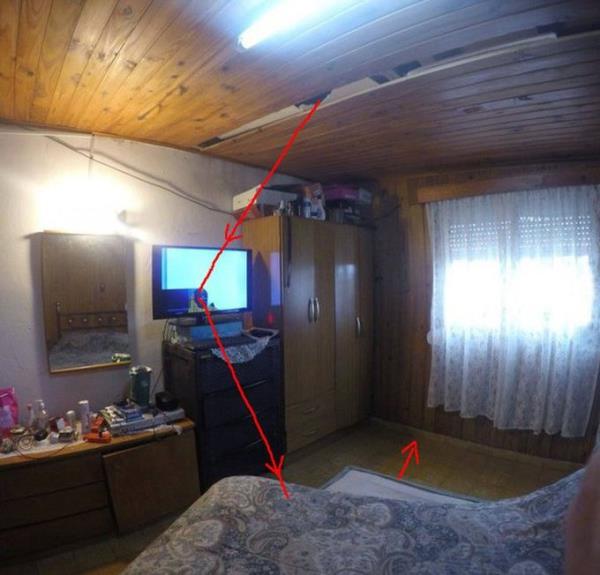 1954&#8217;te Alabama&#8217;da bir kadn yatanda yatarken 4 kilogramlk bir meteor tann aty delerek zerine dmesi sonucu yaralanmt.