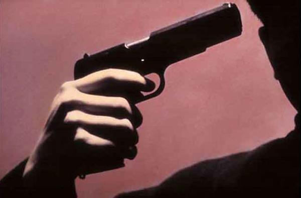 ntihardan vazgeerek eini ldrd       <br>       Romollo Ribaldo isizdi. Pisa kentinde oturan 42 yandaki bu talyan bir gn tabanca ile intihar etmeye hazrland. Ei onu engellemek iin dil dkt...