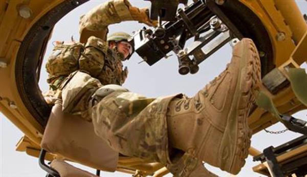 Fakat botlar o kadar ar ve iinde yrnmesi o kadar zordu ki askerler maynlarla havaya umadan nce pusuya yatan dman askerleri tarafndan vuruluyorlard...