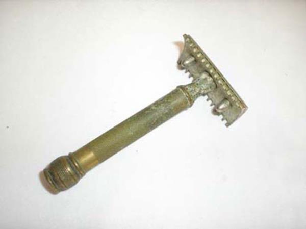 Sonra da bu jiletlerin sakallarn kesmediini syleyerek onlar pe attlar...