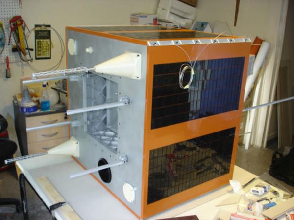 RASAT UYDUSU<br>  Rasat frlatld 17 Austos 2012 tarihinden bu yana grevini baarl bir ekilde srdryor. Yksek znrlkl optik grntleme sistemine ve Trk mhendislerce tasarlanp gelitirilen yeni modllere sahip olan RASAT, Trkiye&#8217;de tasarlanp retilen ilk yer gzlem uydusu. 10 milyon dolara mal oldu.