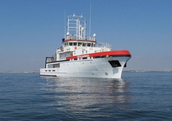 TBTAK MARMARA<br>  Trkiye'de yaplan ilk aratrma gemisi TBTAK Marmara, dn dzenlenen trenle denize indirildi. 13.8 milyon TL'ye mal olan 41 metre uzunluunda ve 9.5 metre geniliindeki gemi, sualt canll ve deniz kirlilii aratrmalarnn yan sra gerekli donanmlarn eklenmesiyle petrol ve sismik aratrmalar da yapabilecek.