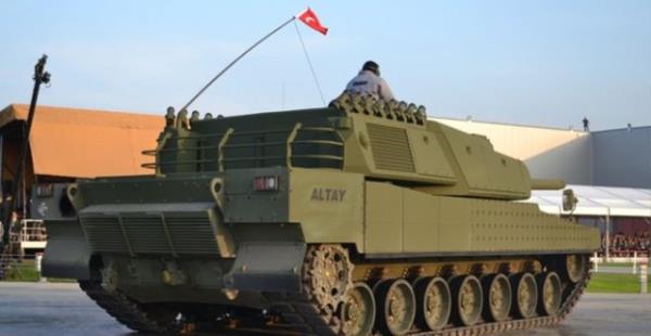 4 adet prototipten retilen Altay Tank'ndan ilk etapta TSK'nn envanterine girmek zere 250 adet retilmesi bekleniyor. Tankn birim maliyeti ise 5.4 milyon dolar.