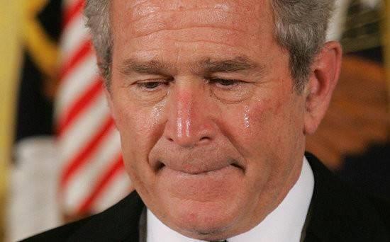 2000-2008 yllar arasnda Amerikan bakan olarak grev yapan George Walker Bush'un adnn verildii ktphane ve mzenin al trenine lkesinden ve eitli lkelerden birok nl siyasi katld. Kapan konumas iin krsye gelen George Walker Bush lkesi iin iyi gnlerin geleceine inandn syledi fakat bu duruma kendisi de inanmam olacak ki gzyalarna hakim olamad ve alamaya balad.