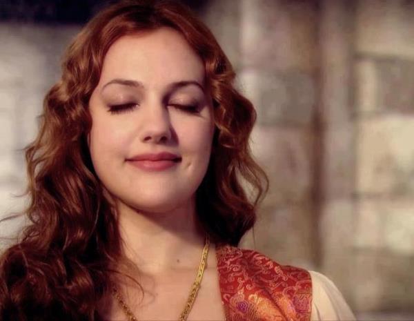 Yakaland Tkenmilik Sendromu nedeniyle 'Muhteem Yzyl' dizisinin kadrosundan ayrlan Uzerli'ye yeni sezon iin teklif stne teklif yayor.