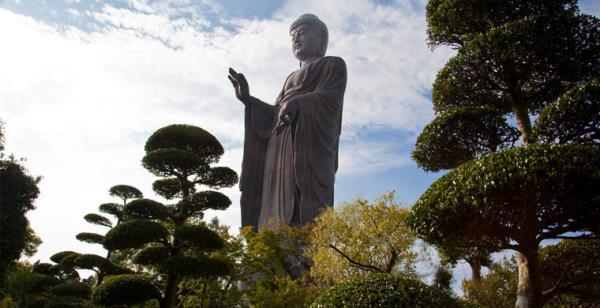 Ushiku Daibutsu Heykeli , Japonya  <br>        Japonya Ibaraki eyaletinde bulunan Ushiku heykeli, 10 metre yksekliindeki taban ve yine 10 metre yksekliindeki lotus platformuda dahil olmak zere toplam 120 metre uzunluunda.
