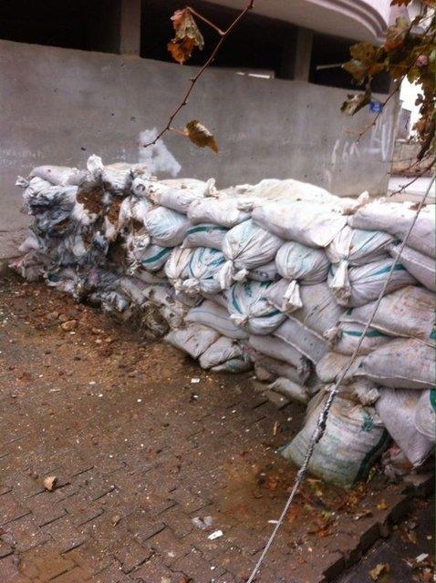 Arama ve tarama faaliyetlerinde ise terristlerin kulland roketatar, bomba, sobann iine yerletirilmi piknik tp ve patlayc dzenei ile ok sayda silah ve mhimmat ile multikopter ele geirildi.