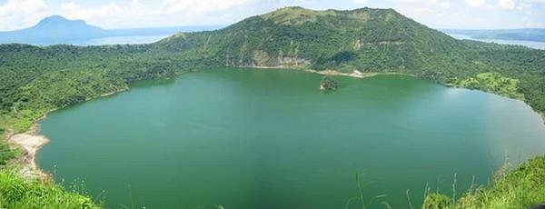 Vulcan Point Adas; Luzon Adas'nn iinde bulunan Taal Gl'nn iinde bulunan Taal Adas'nn iinde bulunan Krater Gl'nn iinde bulunuyor. Yani Vulcan Point Adas; Okyanusun iindeki adann iindeki gln iindeki adann iindeki gln iindeki ada...