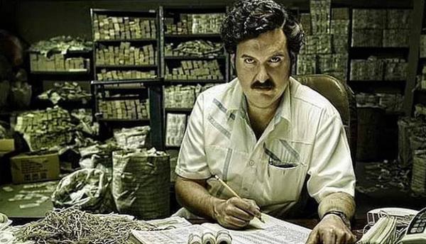 Pablo Escobar'n uyuturucu karteli o kadar bykt ki, her yl 2500 dolarlk paket lastii alnrd.. Paralar tutmak iin.