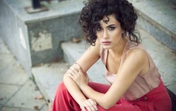 Hande Doandemir<br>  Ankara niversitesi Dil ve Tarih-Corafya Fakltesi sosyoloji blm mezunudur.