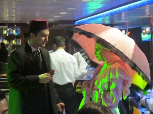 Sen nasl Trk&#8217;sn, kafanda neden fes yok?