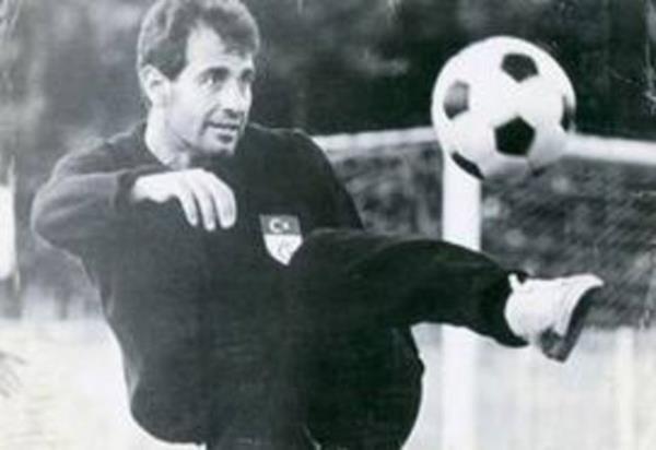 Lig tarihinde - En ok "Gol Kral" olan futbolcu: Metin Oktay (6)