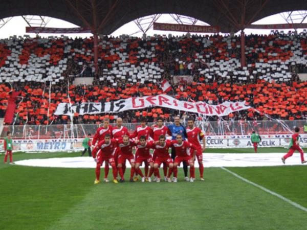 Bir sezonda - En az gol atan takm: 1971-1972 sezonunda Samsunspor, 1972-1973 sezonunda Beikta (14)