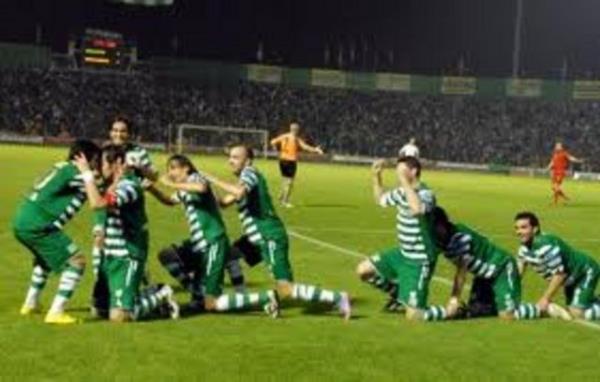 Bir sezonda - "Drt Bykler" dnda en ok puan toplayan takm: 2009-2010 sezonunda Bursaspor. (75 puan)