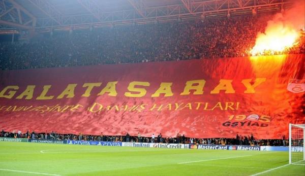 Lig tarihinde - Ligi yenilgisiz kapatan takmlar: 1985-1986 sezonunda Galatasaray, 1991-1992 sezonunda Beikta.