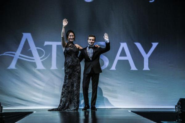 Demet Akba olu Ali'yle yrd.