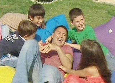 "Sevgilim" isimli albmn geen hafta karan zzet Yldzhan, katld "2.Sayfa" programnda ka ocuu olduunu anlatt: