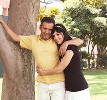 21 yandaki Trk Sinem Bingl babasyla arkada gibi.