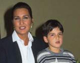 nl arkc Nkhet Duru'nun Dikran Masis ile evliliinden Cem adn verdii bir olu var.