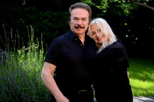 Orhan Gencebay, hayat arkada Sevim Emre, olu Altan Gencebay ve gelini Eda Gencebay ile nceki akam Ulus&#8217;ta yemek yedi.