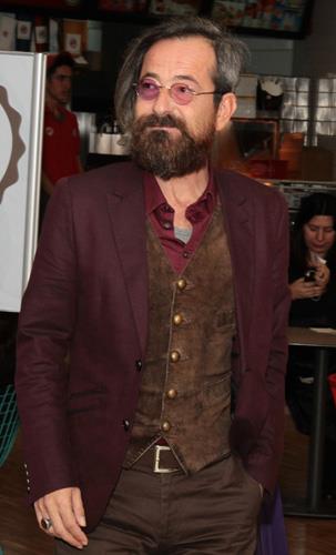 Kzm en yakn arkadam&#8221; diyen arkc, ilgin sa stiliyle dikkat ekti...