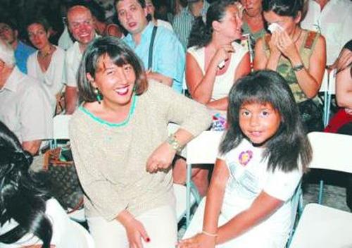 Kz Amerikal Leonard Anderson ile evli olan Abac'nn Sera adl bir torunu var.