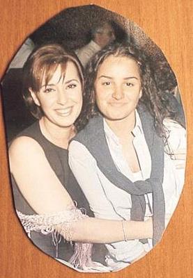 Melek Zbeyde evlilik ana gelinceye kadar babasnn isteiyle kameralardan hep uzak durdu.