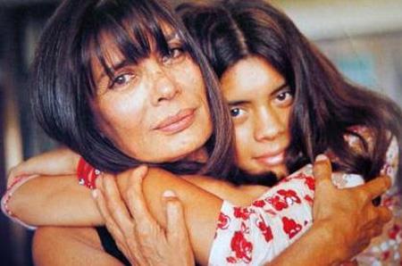 Usta oyuncu erif Sezer'in de boyunca bir kz olduunu ok fazla insan bilmiyordu.