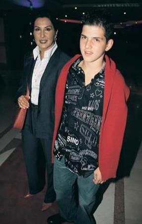 Duru'nun olu Cem ok fazla gznnde bulunmuyor. Eitimini yurt dnda srdryor.