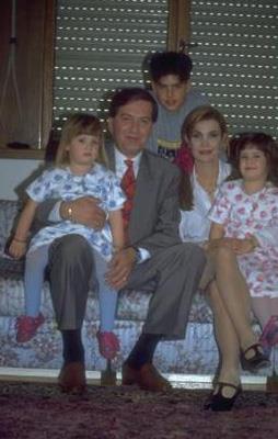 Derya Baykal'n nl tiyatro sanats Ferhan ensoy ile olan evliliinden dnyaya gelen kzlar Mjgan Ferhan ve Neriman Derya'y kamuoyu uzun sredir tanyor. Ama Baykal'n ilk evliliini yapt Levent Baykal'dan da bir olu var.