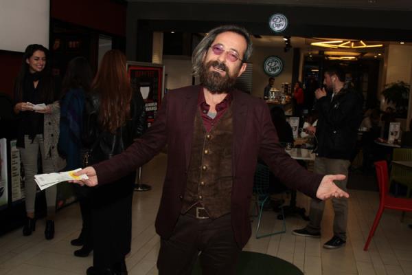 Feridun Dzaa, getiimiz gnlerde kz Tuya Naz&#8217;la Trump AVM&#8217;de tiyatro izledi...