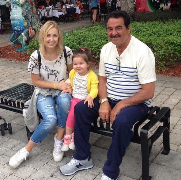 Kznn fotorafn paylaan Ayeyl Yldz takipilerine "Bym deil mi?" diye sordu.