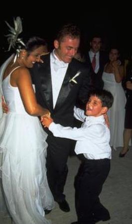 Duru, Masis'den ayrldktan sonra zalp Birol ile evlenirken olu Cem de yanndayd.