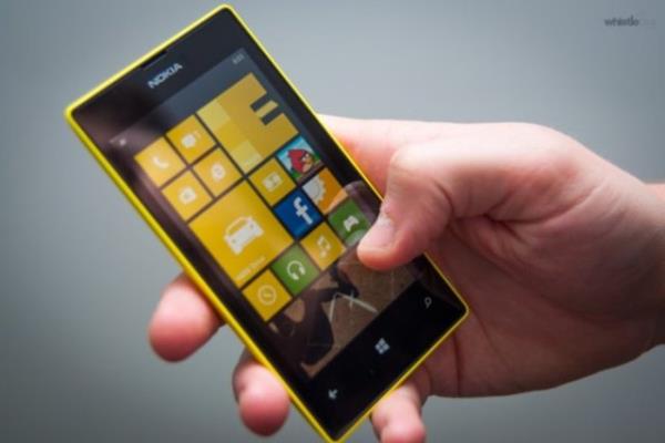 Nokia Lumia 520<br>    lemci: ift ekirdek 1000 MHz, Krait<br>    Kamera: 5 MP<br>    Ekran: 4 in<br>    letim sistemi: Windows Phone 8<br>    Fiyat: 590-600 TL