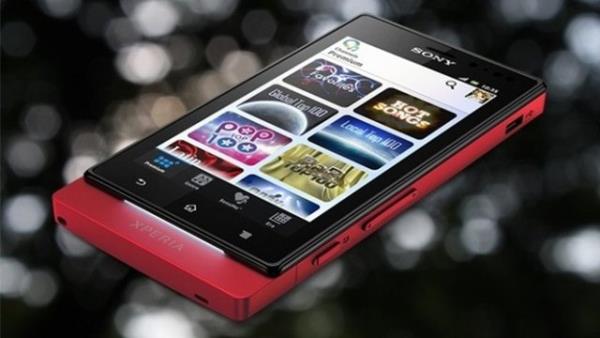 Sony Xperia Sola<br>    lemci: ift ekirdek 1 GHz Cortex-A9<br>    Kamera: 5 MP<br>    Ekran: 3.7 in<br>    letim sistemi: Android OS, v2.3<br>    Fiyat: 609-899 TL