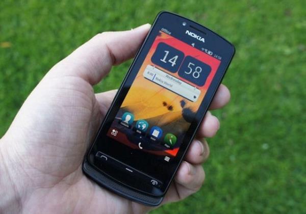 Nokia 700<br>    lemci: 1 GHz ARM11<br>    Kamera: 5 MP<br>    Ekran: 3.2 in<br>    letim sistemi: Symbian Belle<br>    Fiyat: 454-689 TL